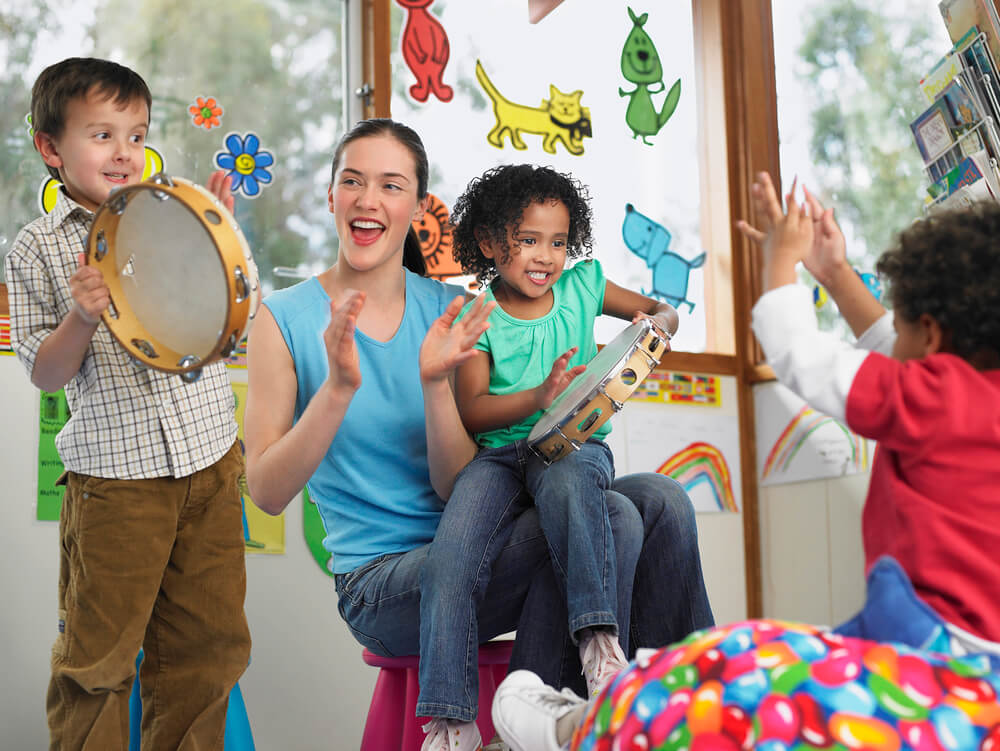 Brincadeiras com os sons: musicalização para os pequenos - Tempo de Creche